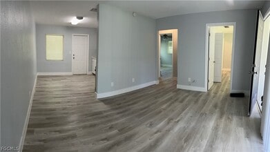 337 Tudor Dr in Cape Coral, FL - Building Photo - Building Photo