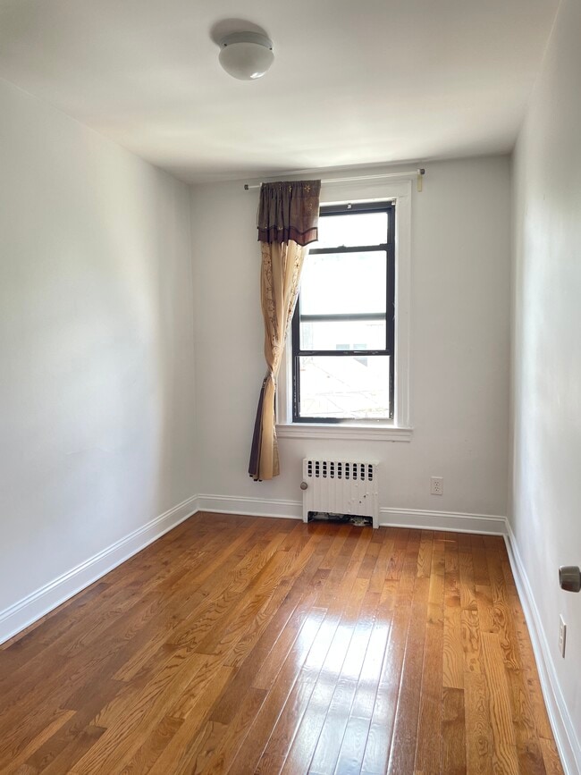 5032 41st St in Sunnyside, NY - Building Photo - Building Photo