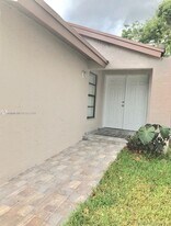 11447 SW 33rd Ln in Miami, FL - Building Photo