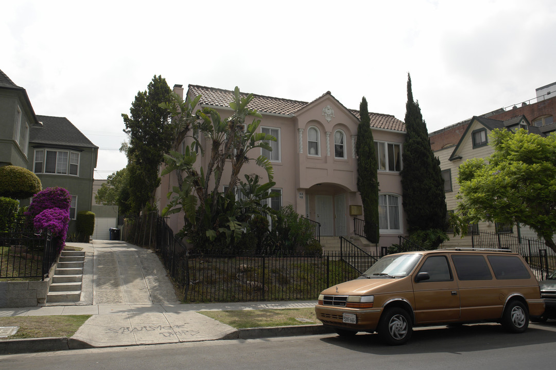 144 S Kenmore Ave in Los Angeles, CA - Foto de edificio