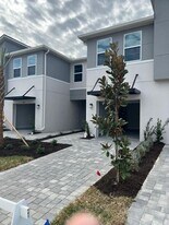 4069 Cloud Hopper Wy, Unit B - 360.1316787 in Lutz, FL - Building Photo