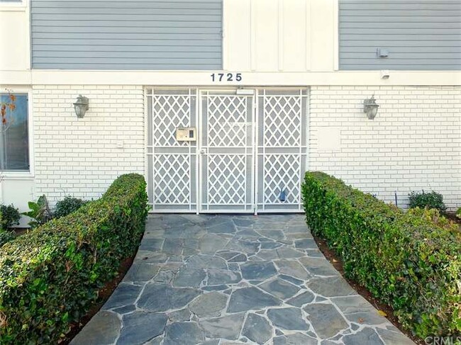 1725 Loma Ave, Unit 3 in Long Beach, CA - Building Photo - Building Photo