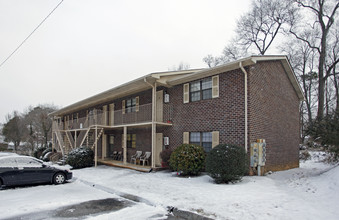 Zaina Apartments in Knoxville, TN - Foto de edificio - Building Photo