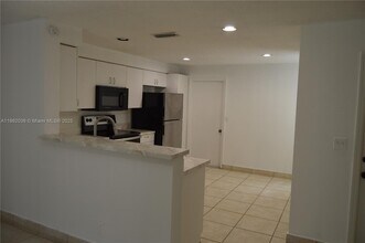 1527 Veracruz Ln in Weston, FL - Foto de edificio - Building Photo