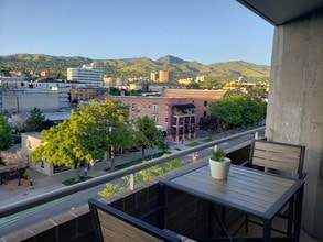 230 E Broadway, Unit 710 in Salt Lake City, UT - Foto de edificio - Building Photo