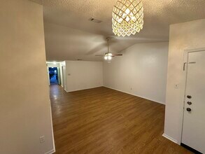 4504 Dorsett Oaks Cir, Unit A in Austin, TX - Building Photo - Building Photo