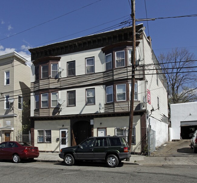 92 Park St in Orange, NJ - Building Photo - Building Photo