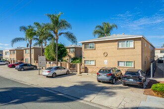 Palm Terrace in San Diego, CA - Building Photo - Building Photo