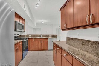 1865 Florida Club Dr in Naples, FL - Foto de edificio - Building Photo