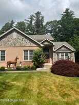 43 Waterview Dr in Saratoga Springs, NY - Building Photo