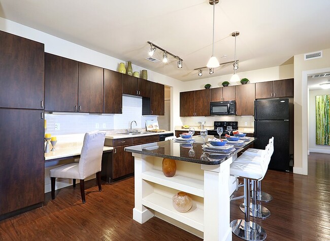 Arvada Station Apartments in Wheat Ridge, CO - Foto de edificio - Building Photo