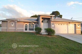 137 Zenith Cir in Ft. Myers, FL - Building Photo