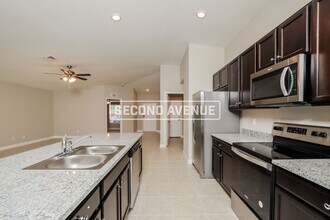 550 Waterside Rd SE in Palm Bay, FL - Foto de edificio - Building Photo