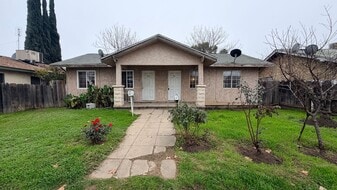 924 E Yosemite Ave in Madera, CA - Building Photo