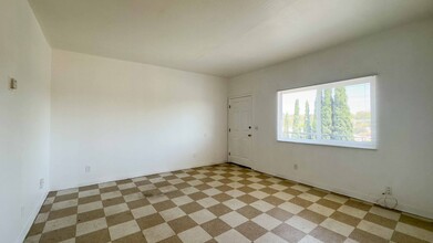 3244 McLarens Lane in San Diego, CA - Building Photo - Interior Photo