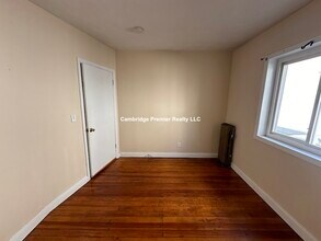 227 Boston Ave, Unit 1 in Medford, MA - Foto de edificio - Building Photo