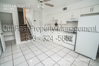 4221 La Dega Ct in Tampa, FL - Building Photo - Building Photo