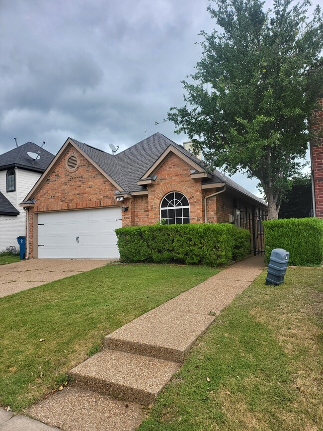 property at 2011 Mallard Dr