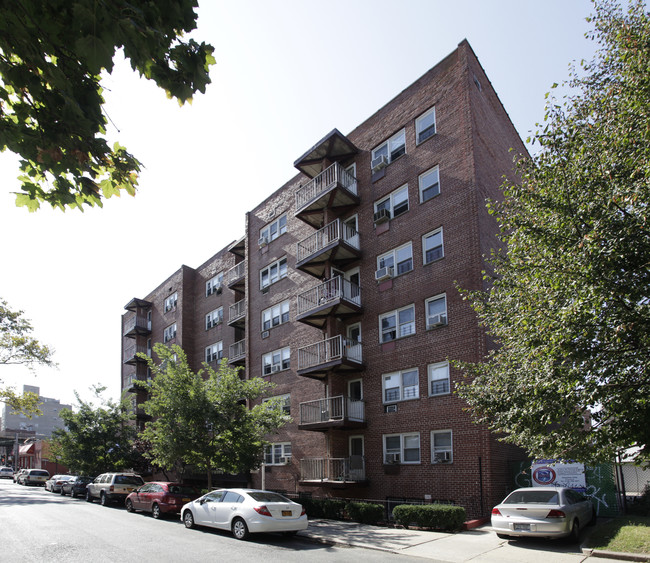 Jackson Towers in Jackson Heights, NY - Foto de edificio - Building Photo