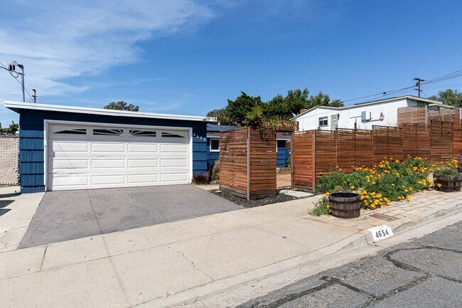 4654 Glacier Ave in San Diego, CA - Foto de edificio - Building Photo