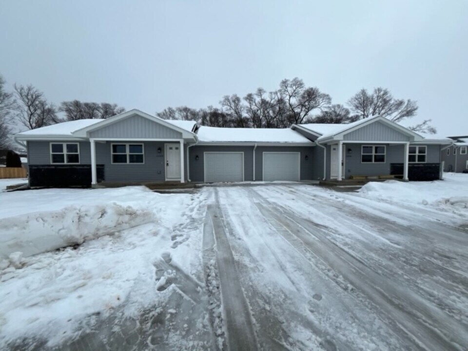 1038-1040 Fir Ct in Janesville, WI - Building Photo