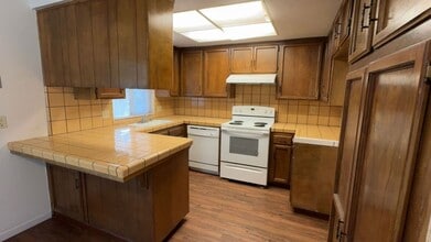 1945 E Vassar Dr in Visalia, CA - Building Photo - Building Photo