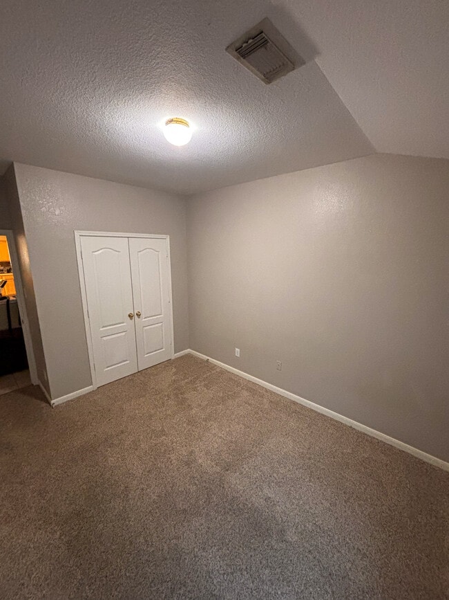 521 Small Cedar Dr, Unit Room 1 in League City, TX - Building Photo - Building Photo