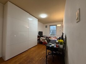 10-537 Steeles Ave W in Toronto, ON - Building Photo