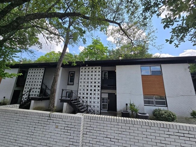 3737 Wesley Dr