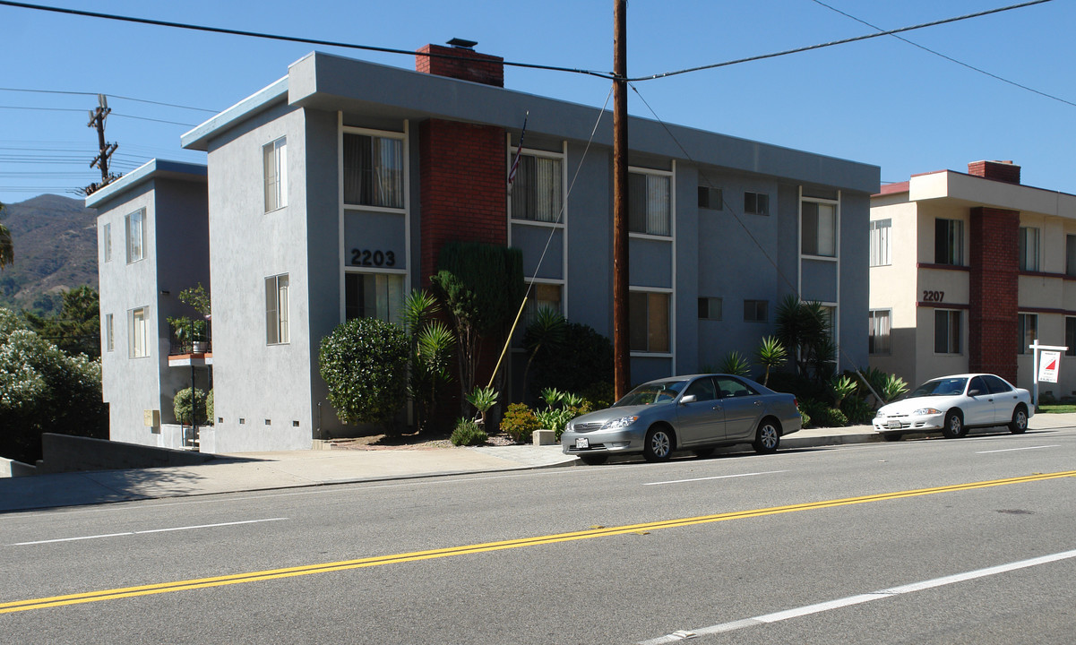 2203 N Verdugo Rd in Glendale, CA - Building Photo