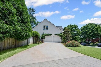 2453 Tyne Terrace SE in Smyrna, GA - Building Photo - Building Photo