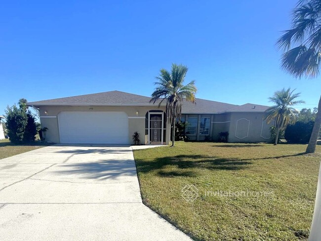 1750 Country Meadows Dr in Sarasota, FL - Foto de edificio - Building Photo