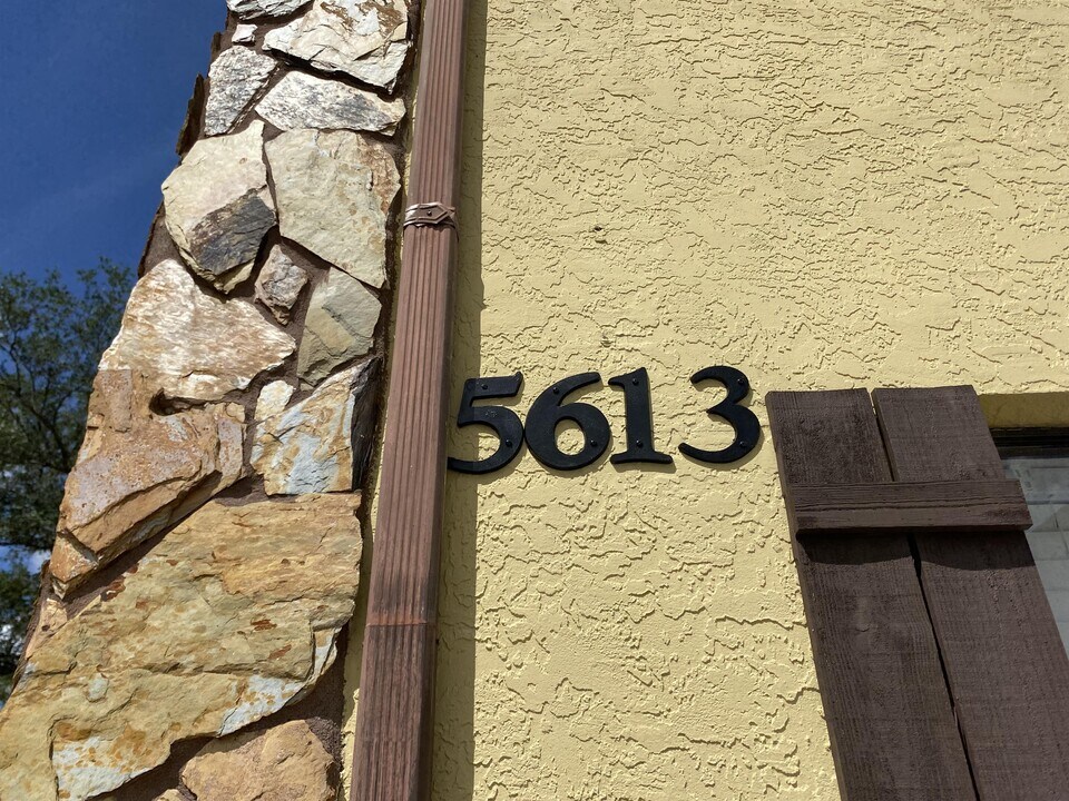 5613 E 127th Ave, Unit 5613-D in Tampa, FL - Building Photo