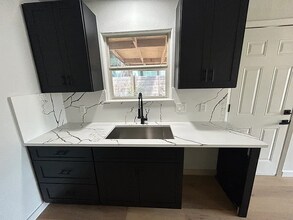 2410 Santa Rita St in Austin, TX - Building Photo - Building Photo