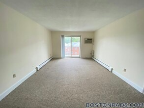4 Brattle Dr in Arlington, MA - Building Photo - Building Photo