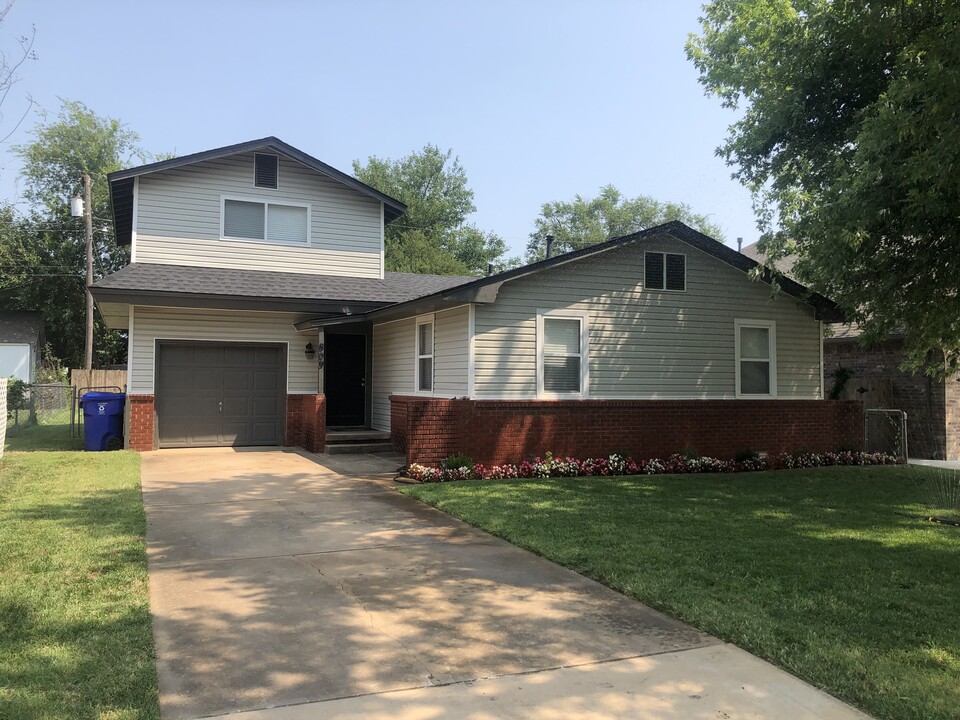 809 E Mosier St in Norman, OK - Building Photo