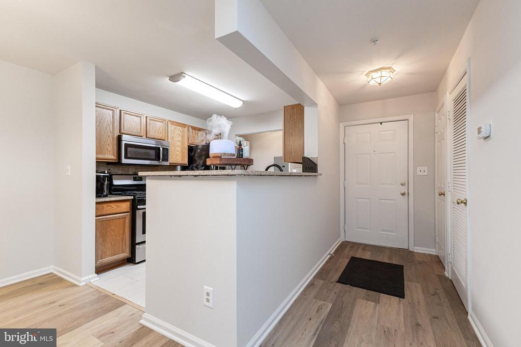 8091 Lacy Dr in Manassas, VA - Building Photo