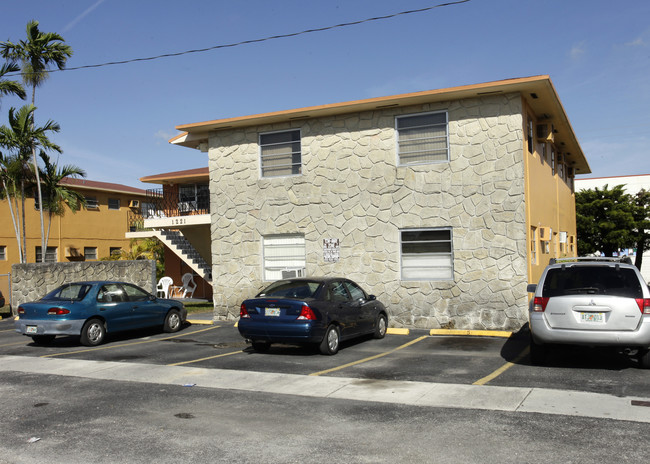 1221 W 66th St in Hialeah, FL - Building Photo - Building Photo