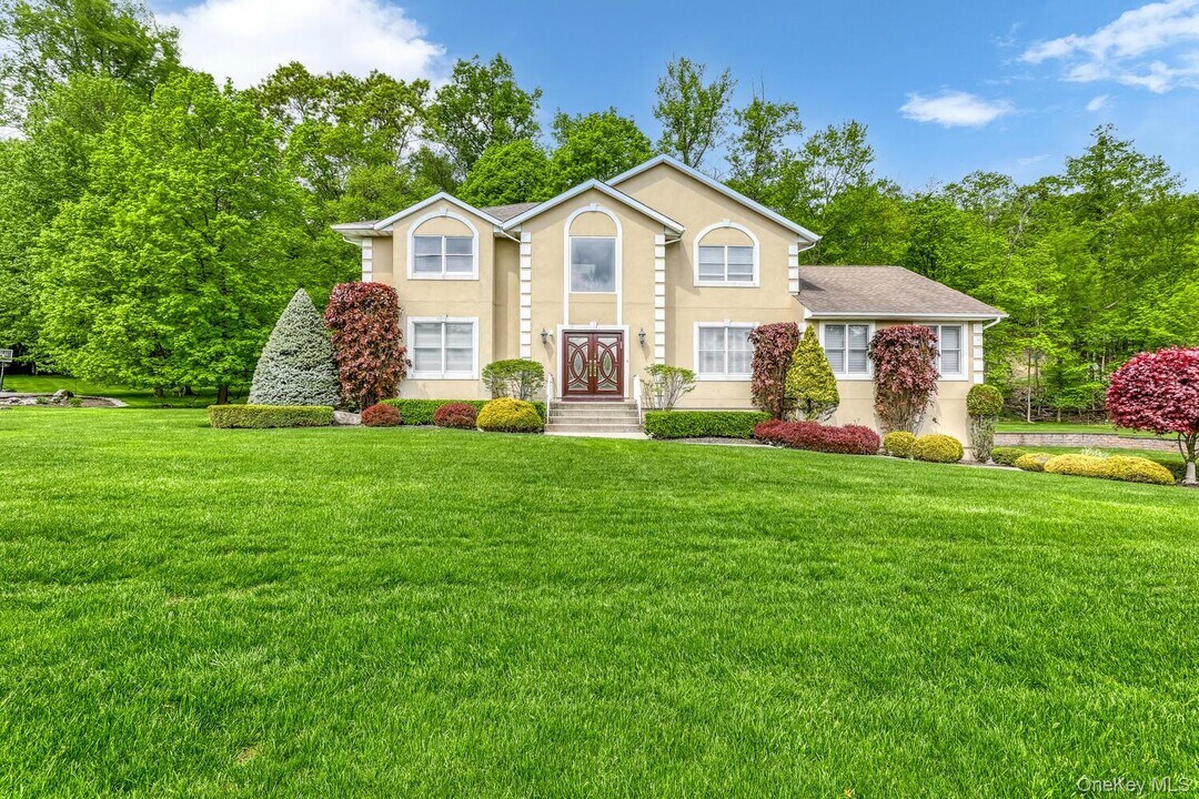 1 Litman Ln in Suffern, NY - Building Photo