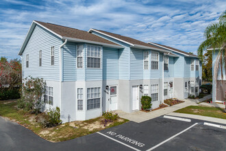 Chalmer Commons in Spring Hill, FL - Building Photo - Building Photo