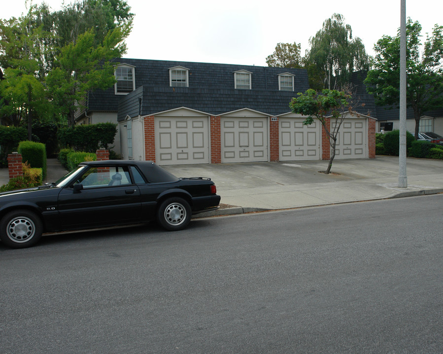 986 Mangrove Ave in Sunnyvale, CA - Building Photo