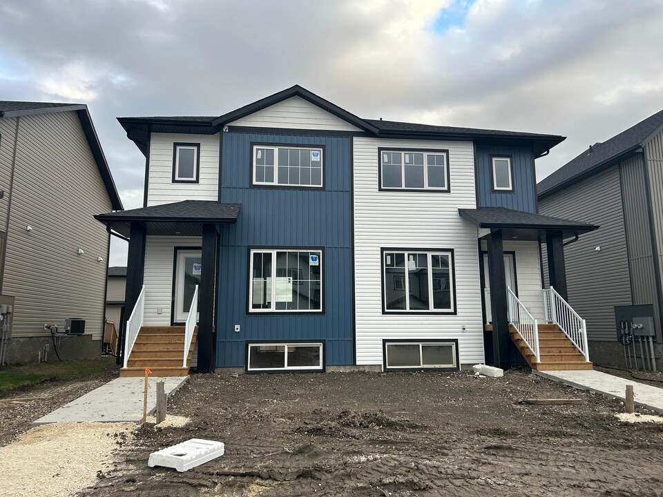 15 Aquila Rd in Winnipeg, MB - Building Photo