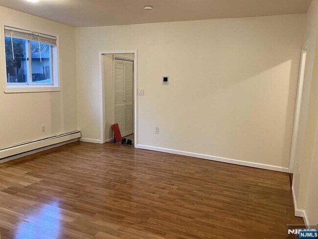 121 Brookside Ave, Unit 2 in Irvington, NJ - Building Photo - Building Photo