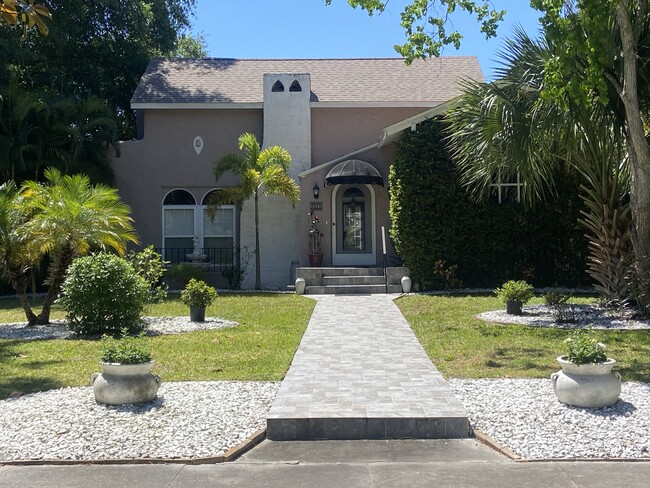 property at 2410 S Palmetto Ave