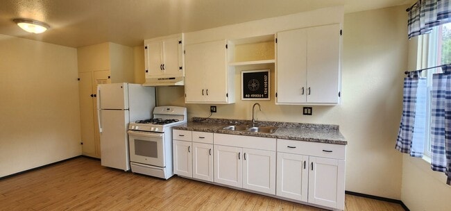 123 Wildwood Ave in Rio Dell, CA - Building Photo - Building Photo