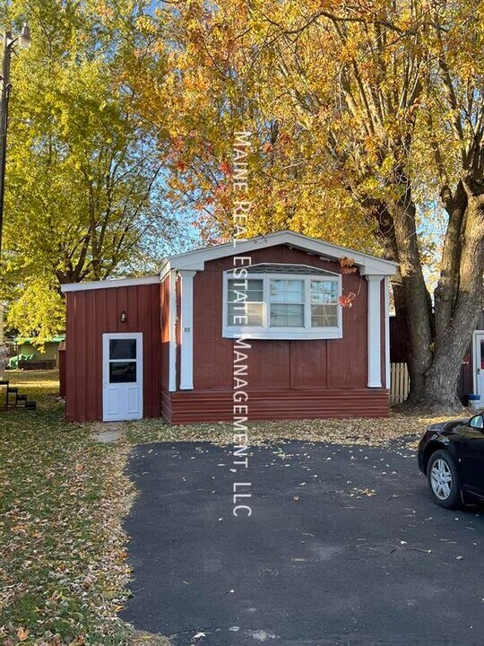 134 N Barton Rd in Campbellsport, WI - Foto de edificio