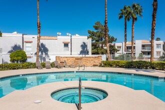 Mountainside in Las Vegas, NV - Foto de edificio - Building Photo