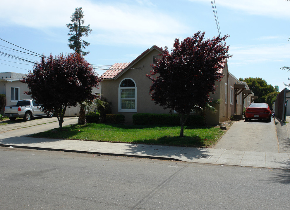 412 E Bellevue Ave in San Mateo, CA - Foto de edificio