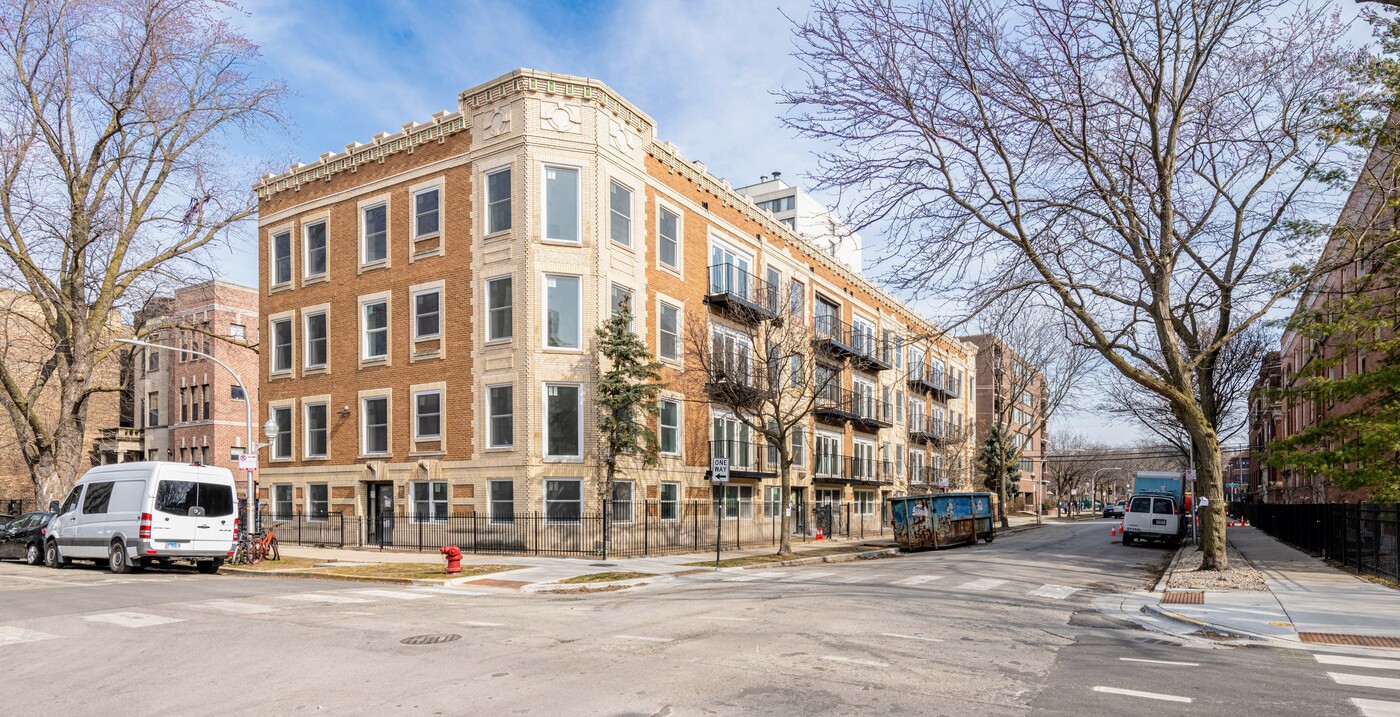 1024 W Ainslie St in Chicago, IL - Building Photo