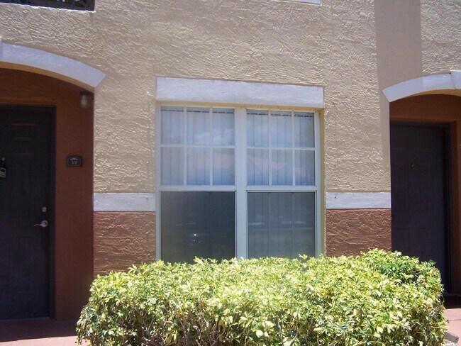 10288 Fox Trail Rd S in Royal Palm Beach, FL - Building Photo - Building Photo
